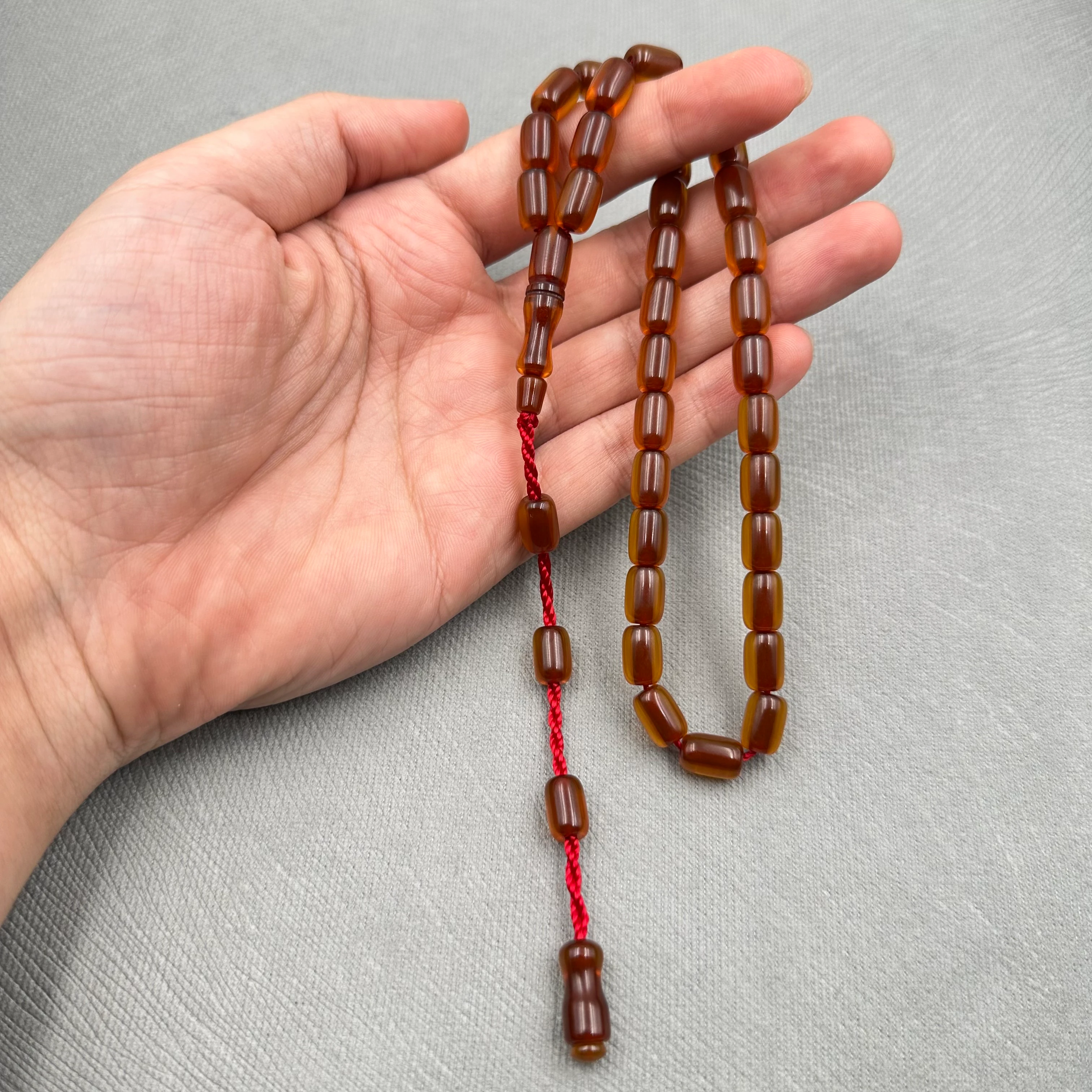 Koyu Amber Tonlu Parlak Kapsül Kesim Sıkma Kehribar Tespih